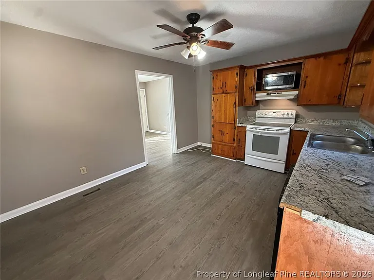 2223 Carbine St — Photo 2