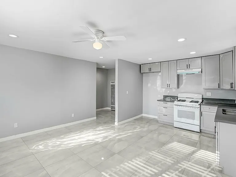 4848 Doane Ave — Photo 6
