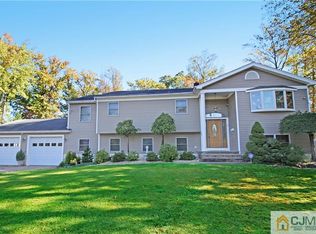 5 Michele Dr, Middletown, NJ 07748