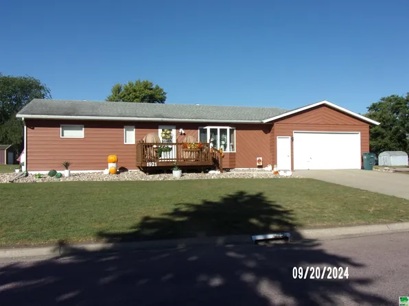 1921 Central Ave, Hawarden, IA 51023