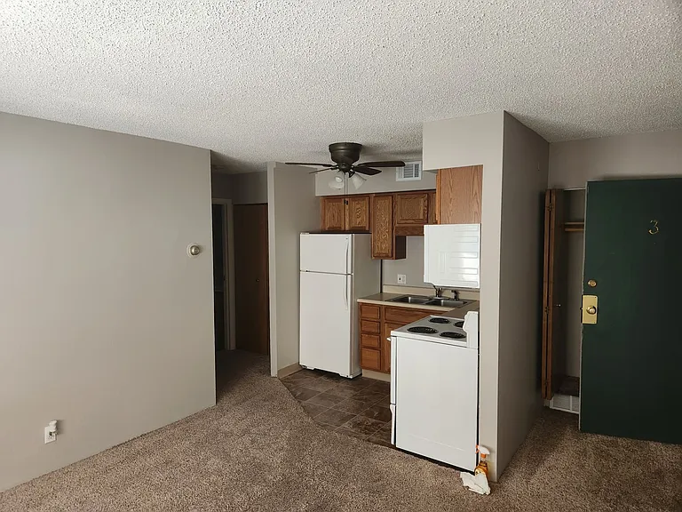 Pleasant Court Apartments — Photo 36