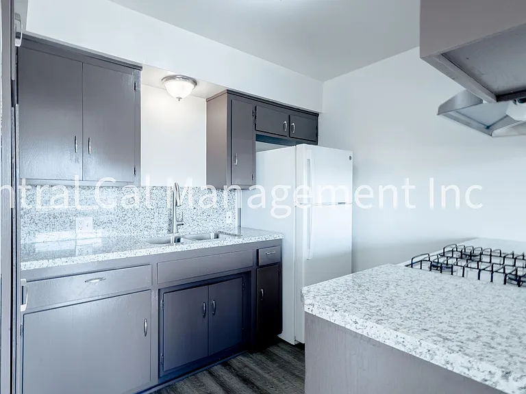 4008 Fishering Drive — Photo 9