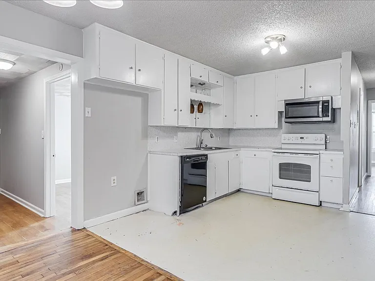 6046 Hugo Dr — Photo 13