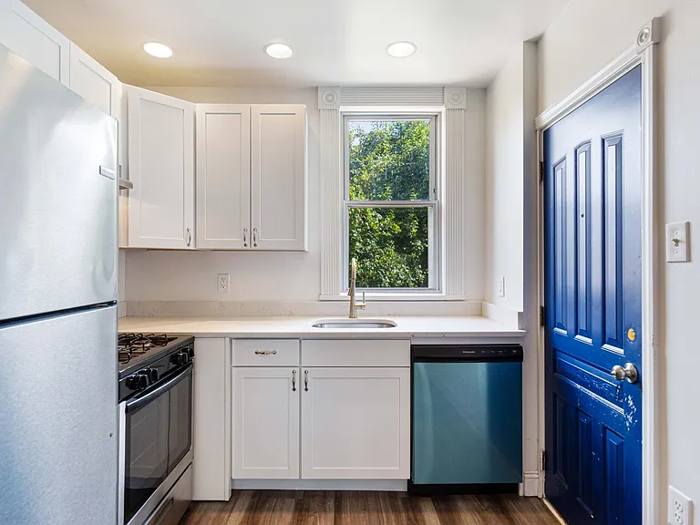 400 W Prospect Ave — Photo 17