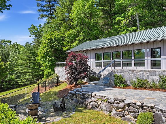 3rd image of 2259 Whiteside Cove Road