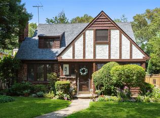 93 Meadow St, Garden City, NY 11530