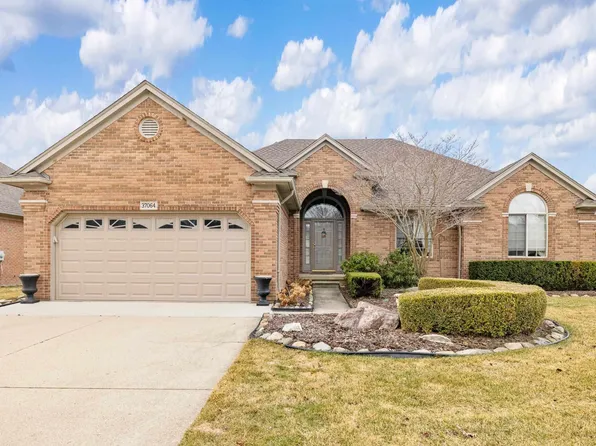 37064 Willow Creek Ln, New Baltimore, MI 48047