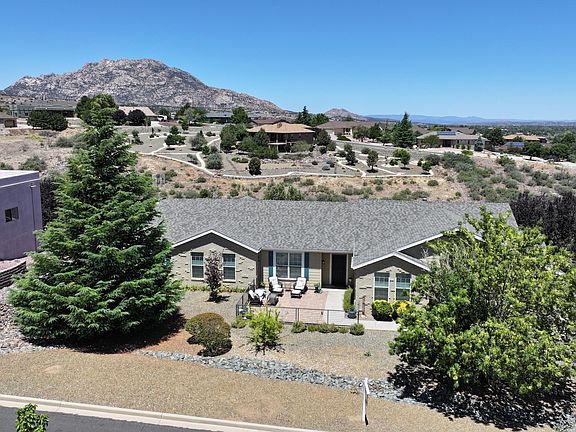 3rd image of 1075 LONGVIEW Drive