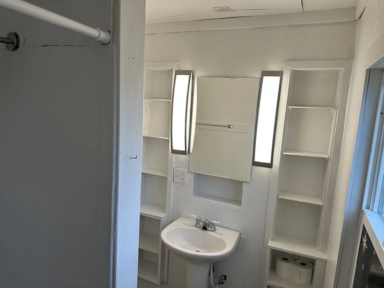 200 E Williamson St #4 — Photo 9