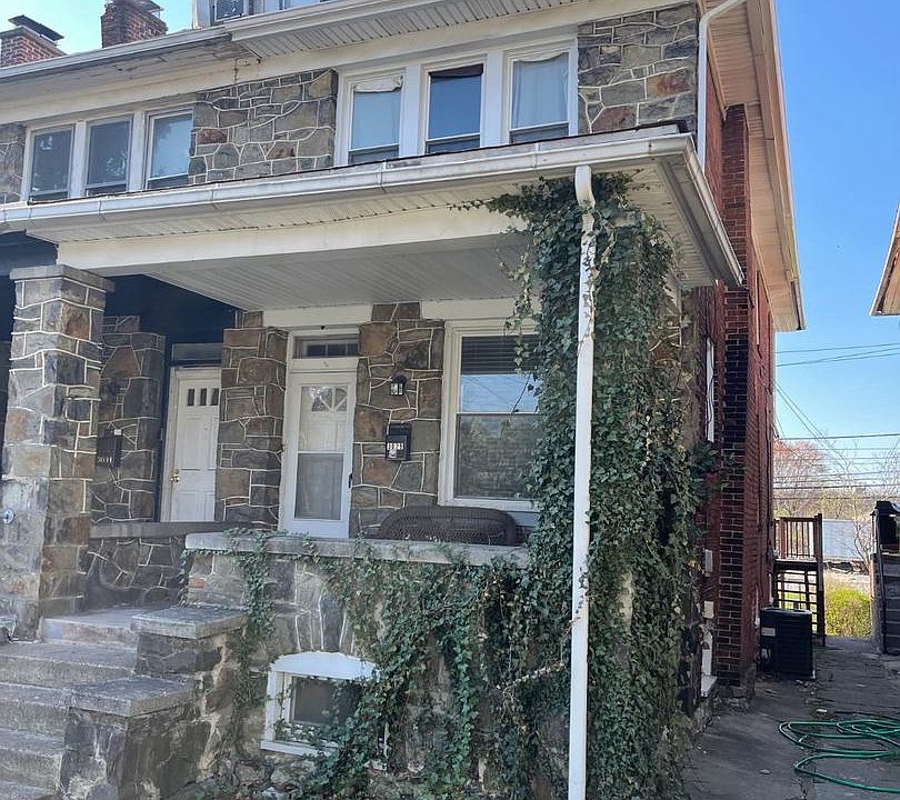 2nd image of 3029 Derry St