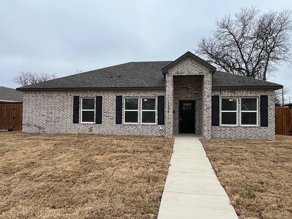 1104 Wake Dr