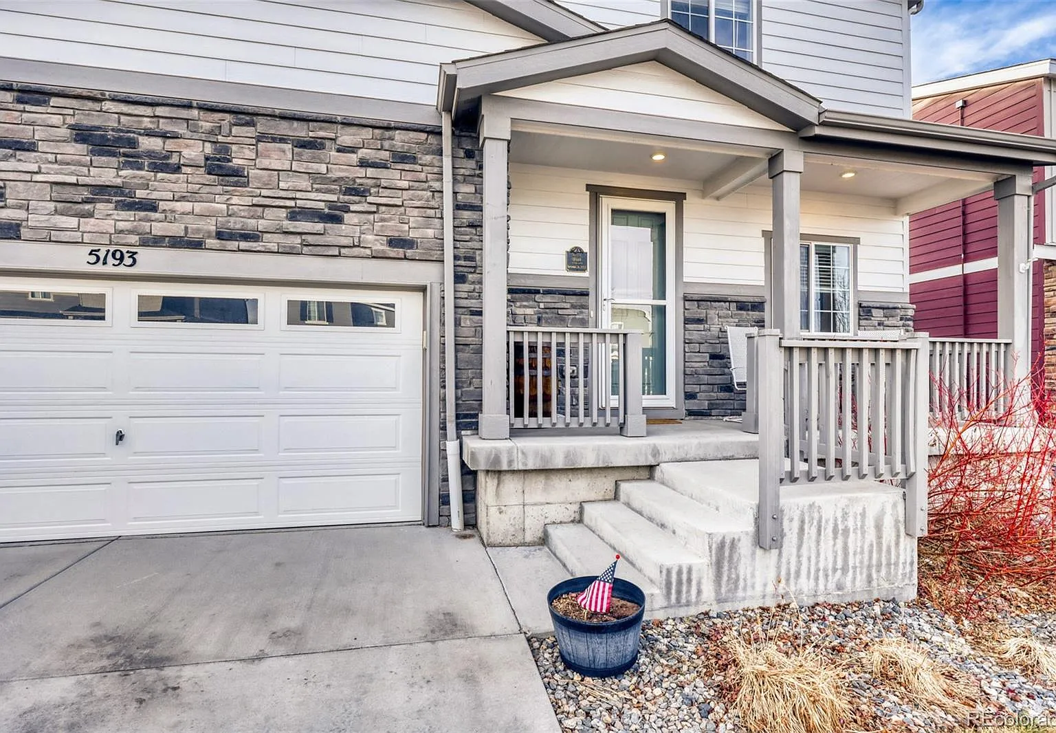 4 bed, 2.5 bath, 2058 sqft, $3,000 — Photo 2