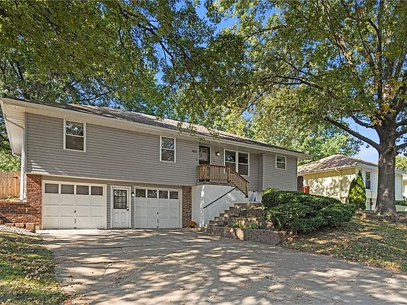 3rd image of 709 NE Thames Dr