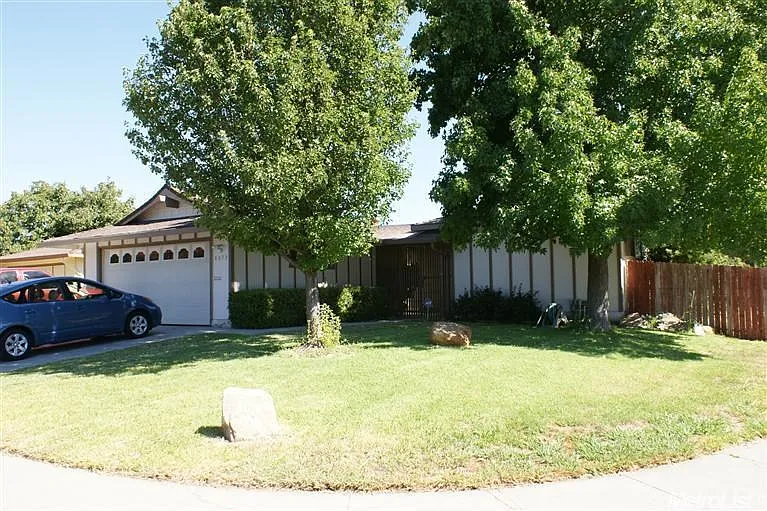 8073 Maybelline Way photo 1