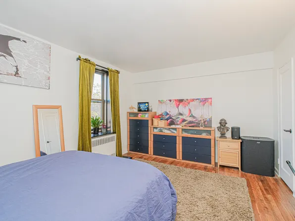 2140 Knapp Street image 15 of 21