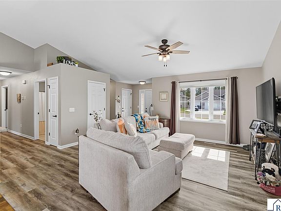 3rd image of 2004 Bluestem Dr