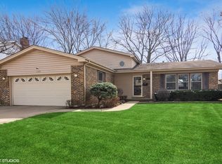 2129 E Waverly Ln, Arlington Heights, IL 60004
