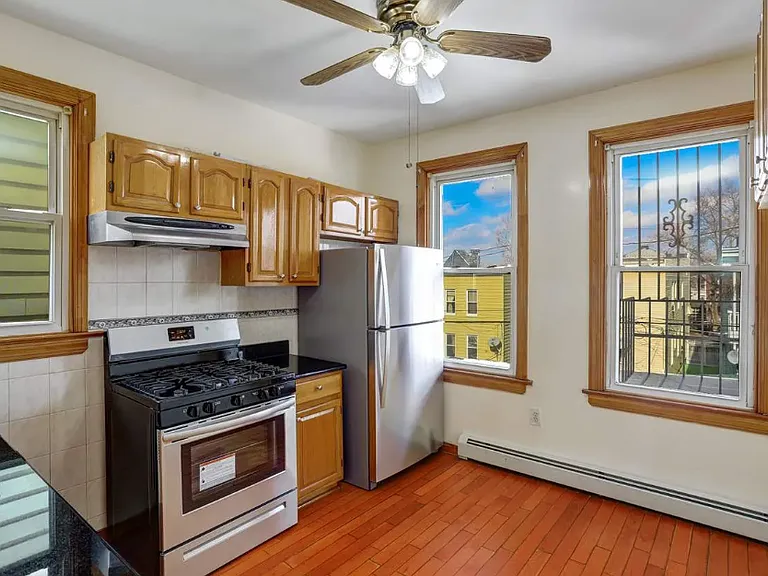 270 Stevens Ave #2 — Photo 1