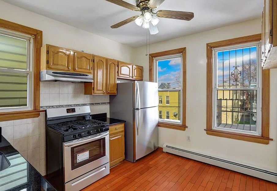 1st image of 270 Stevens Ave #2
