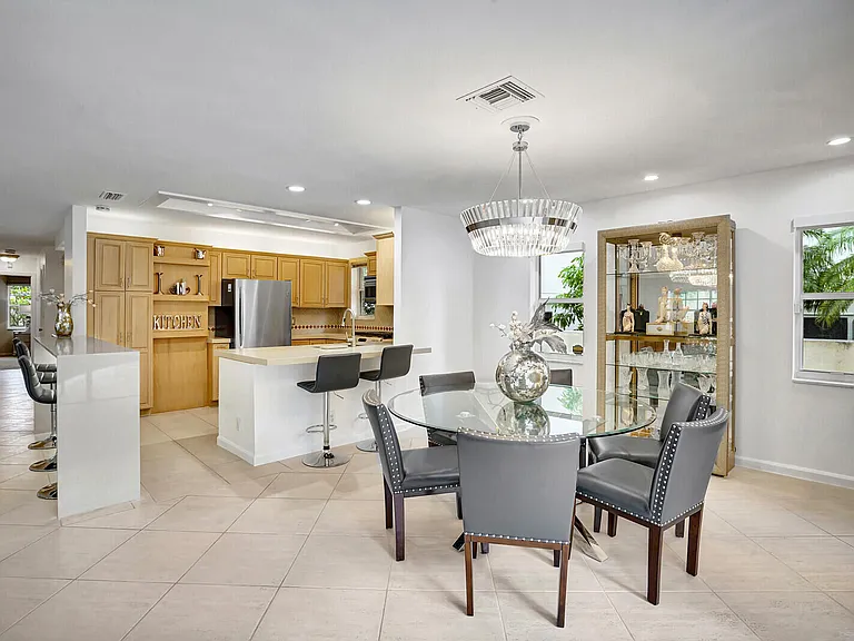 290 E Fern Dr — Photo 14