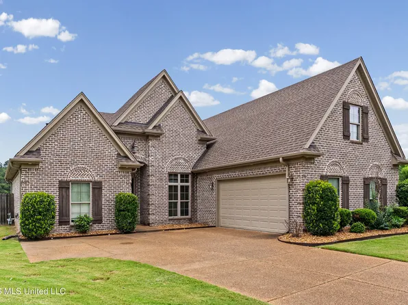 111 London Cv, Batesville, MS 38606