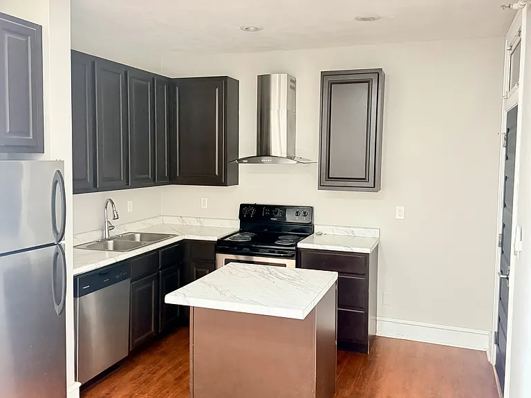 151 N Fountain St #303 — Photo 1
