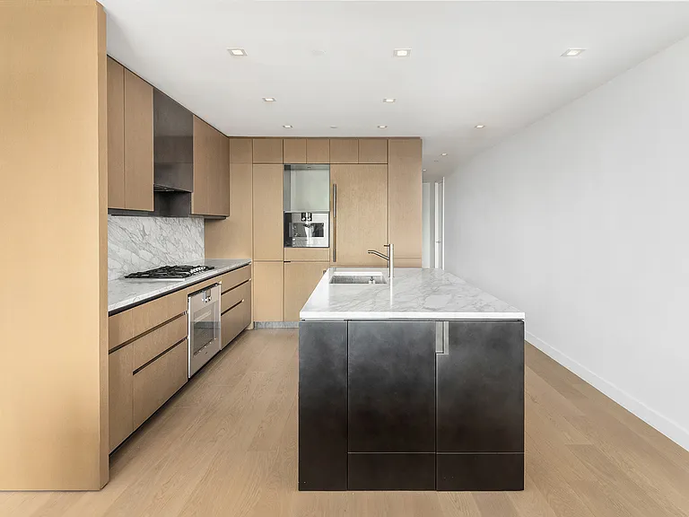 555 W 22nd St #5FW — Photo 5