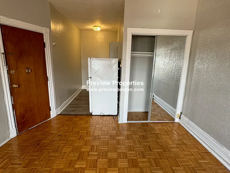Anderson St — Photo 1