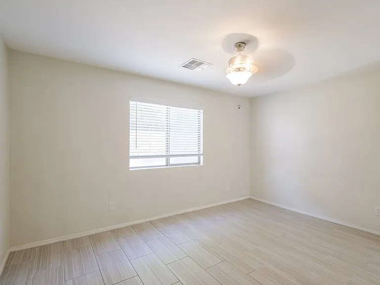 10559 W Amelia Ave — Photo 11