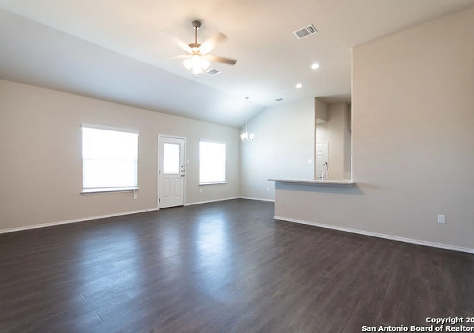 Luxury 3/2 Duplex in Navarro ISD, Seguin, TX — Photo 4