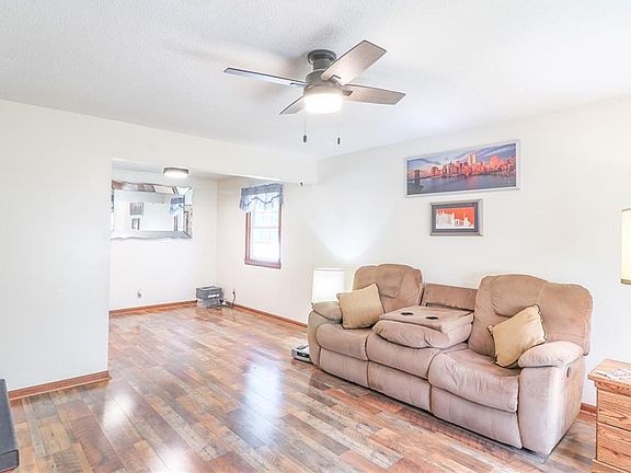 3rd image of 206 W 7th St