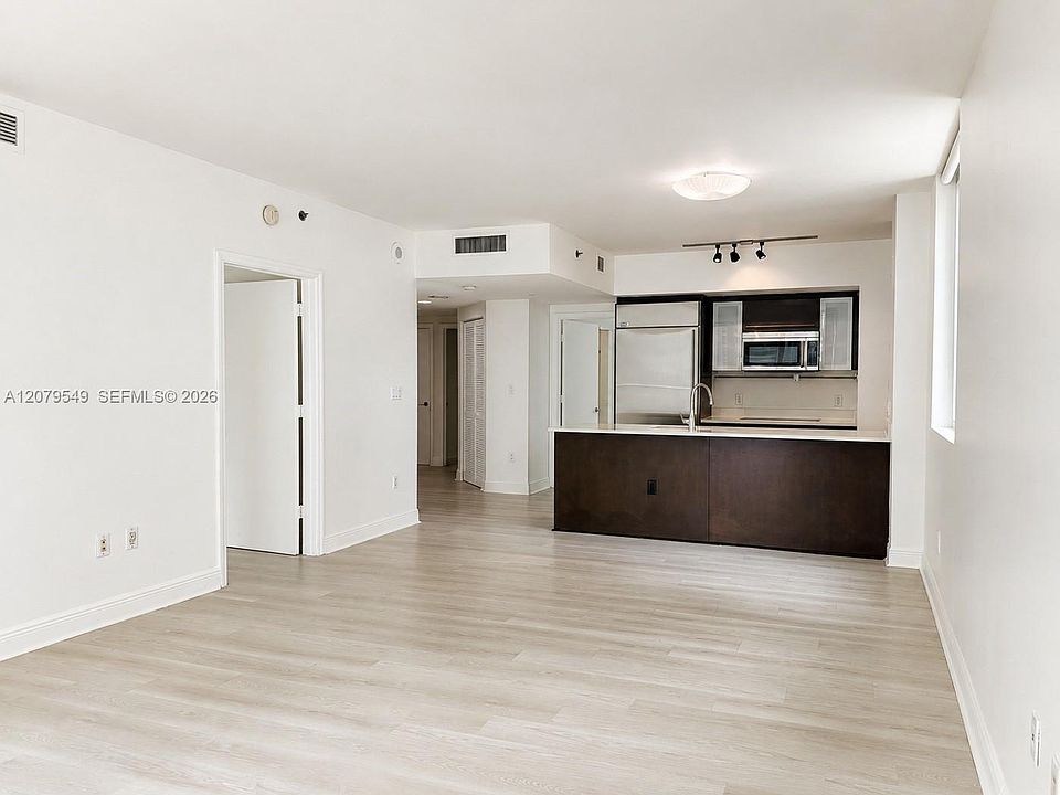1st image of 55 SE 6th St APT 1510