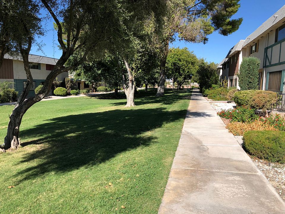 1st image of 210 Greenbriar Townhouse Way