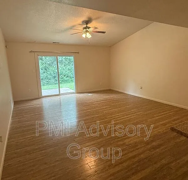 3320 SE Taurus Ave — Photo 2