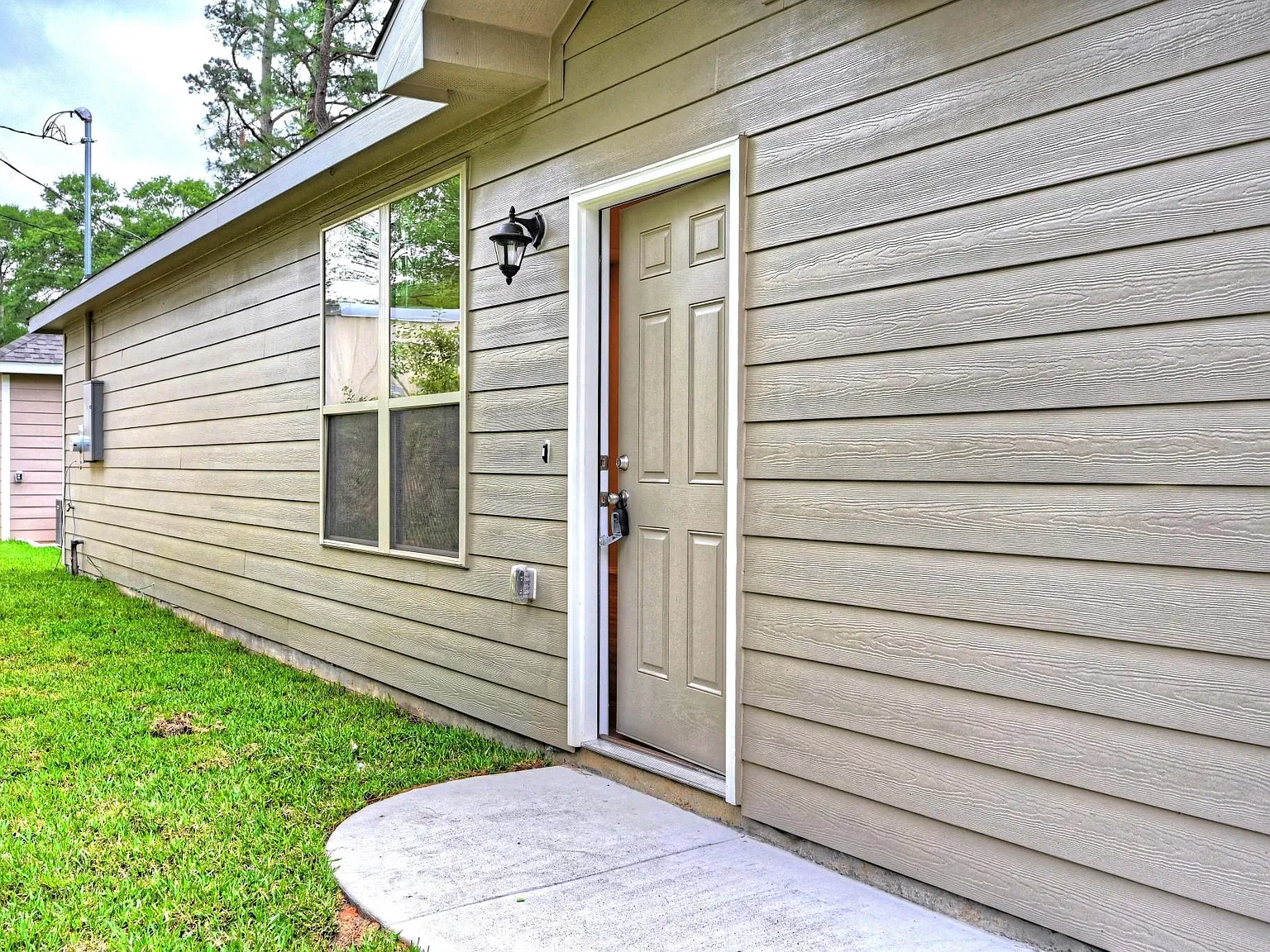 3 bed, 2.0 bath, 988 sqft, $1,325 — Photo 3