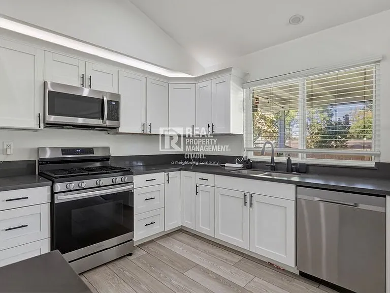 1027 E Palm Ave — Photo 15