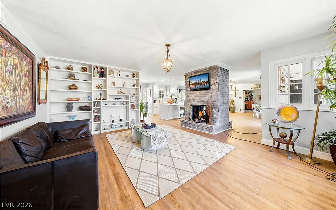 4 bed, 2.0 bath, 2170 sqft, $3,000 — Photo 4