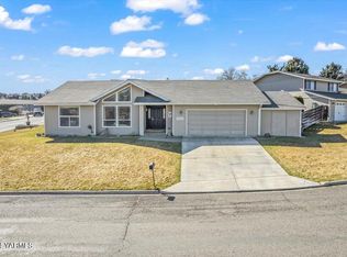 1402 W Cherry Ave, Selah, WA