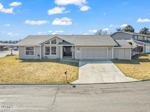 1402 W Cherry Ave, Selah, WA 98942