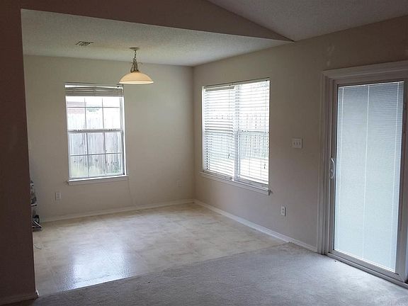 3rd image of 622 Hanley Downs Dr