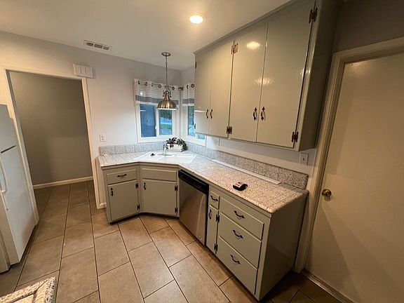 4th image of 3571 Hoytt St