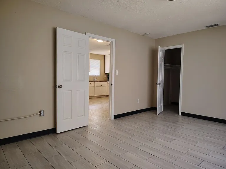 2040 W Church St #14 — Photo 10