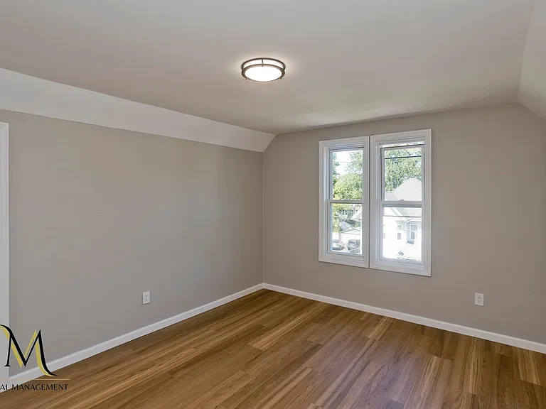 24 Hilton St — Photo 8