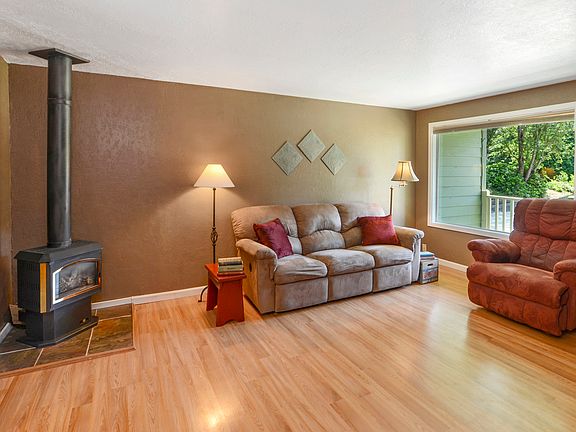 3rd image of 7820 NE Seawind Ave