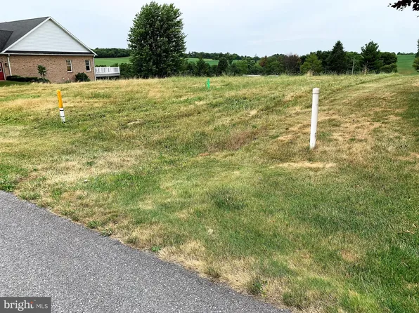 6195 Merion Dr, Fayetteville, PA 17222