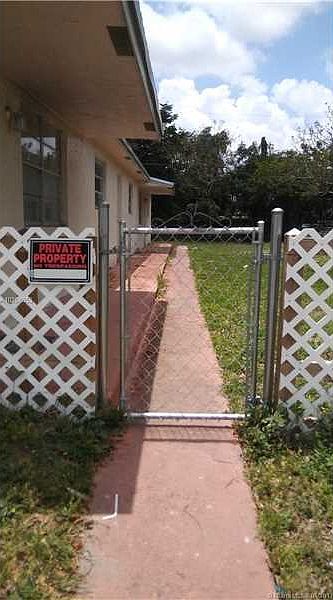 2nd image of 6110 SW 41st Ct #B