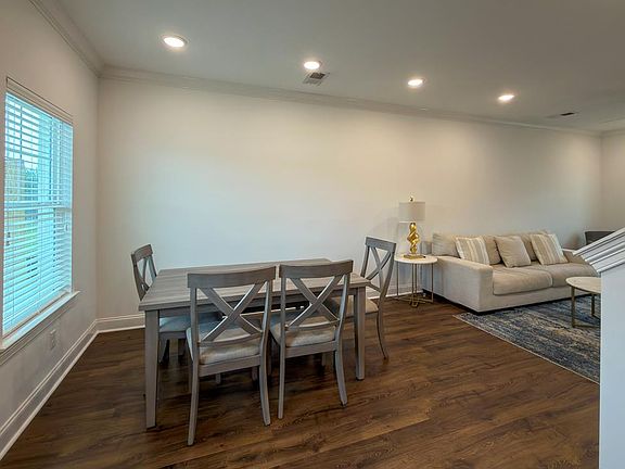 5th image of 556 Meadow Crest Cir