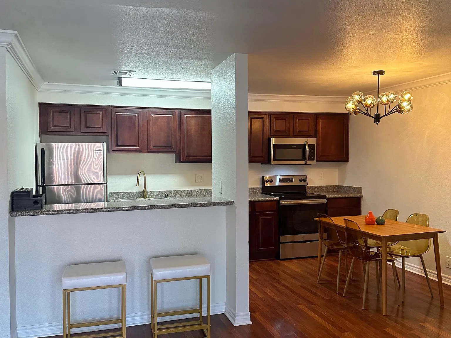 2 bed, 816 sqft, $1,595 — Photo 4