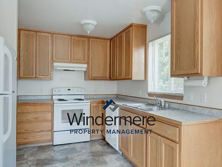 1401 : 1385 NW Elwha St — Photo 3