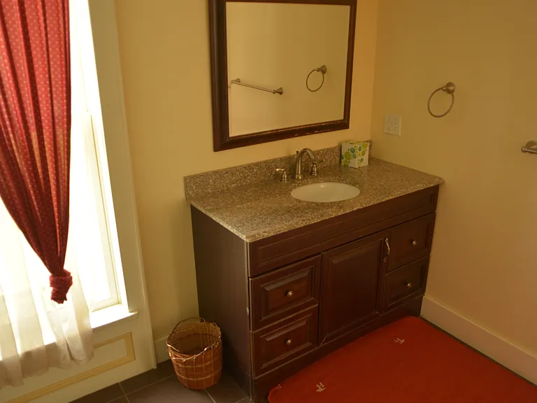 420 W Court St — Photo 14